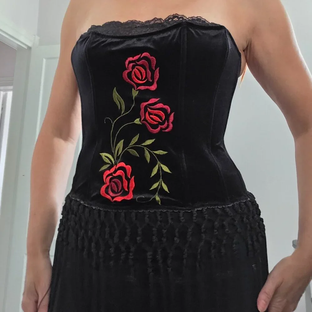 Vintage Victoria'Secret Black Velvet corset with rose embroidery & tassel fringe - Picture 8 of 8